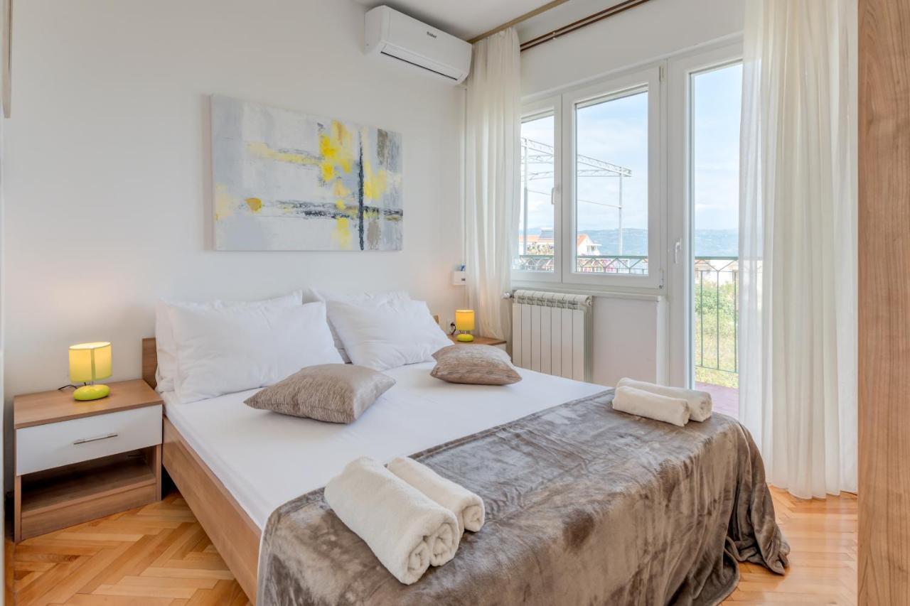 Apartments By The Sea Slatine, Ciovo - 11047 Bagian luar foto