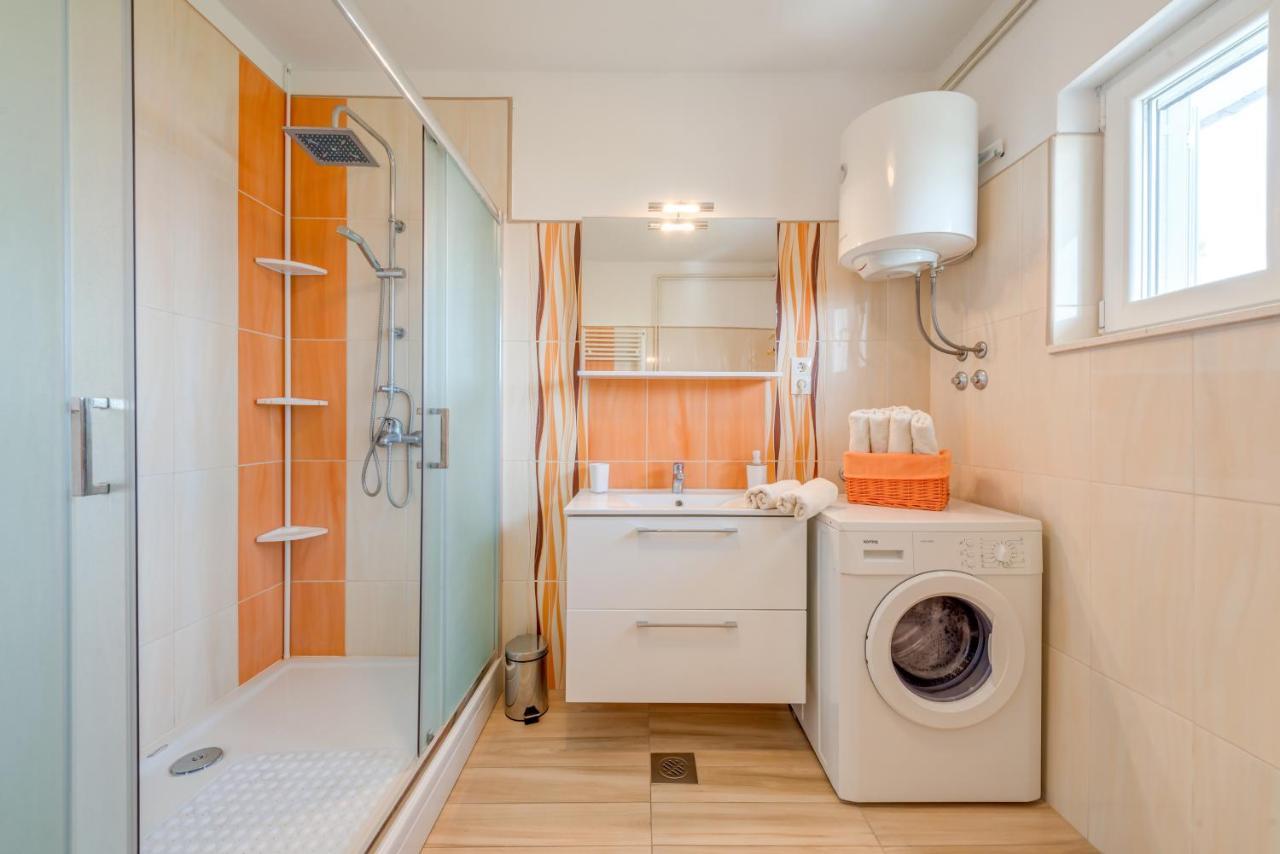 Apartments By The Sea Slatine, Ciovo - 11047 Bagian luar foto