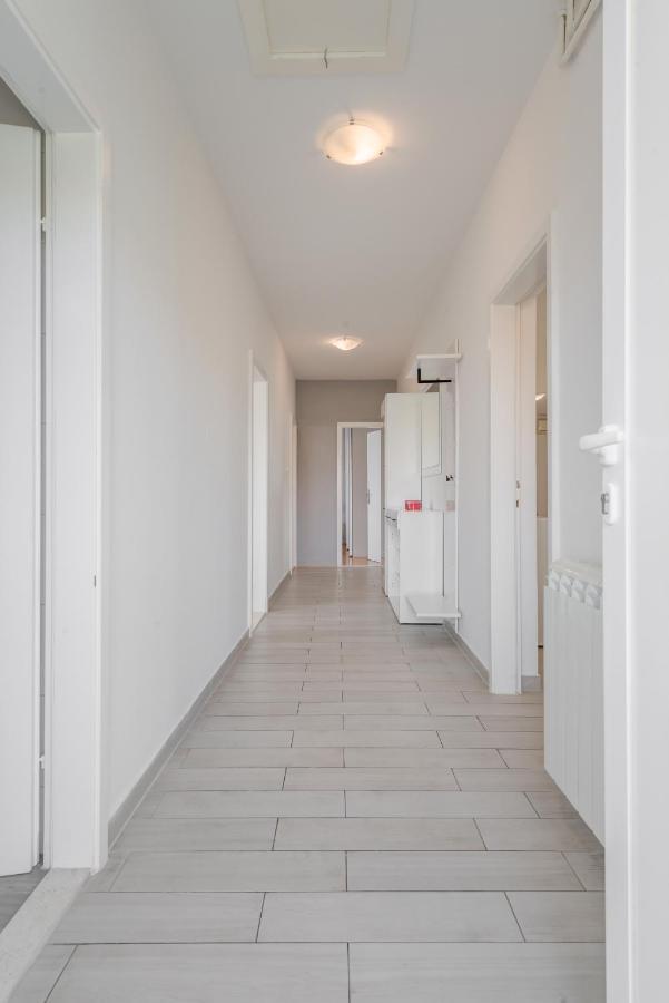 Apartments By The Sea Slatine, Ciovo - 11047 Bagian luar foto
