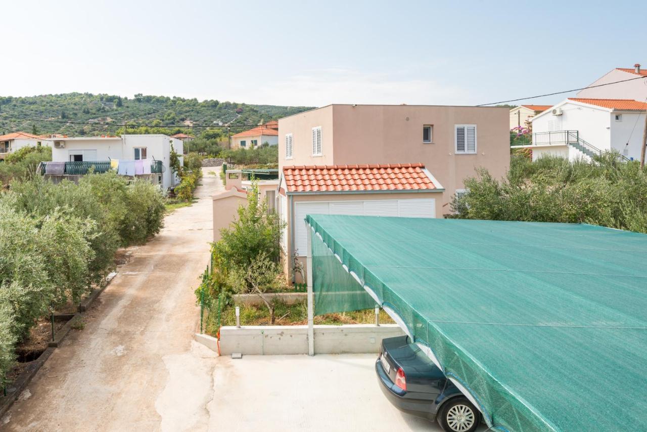 Apartments By The Sea Slatine, Ciovo - 11047 Bagian luar foto